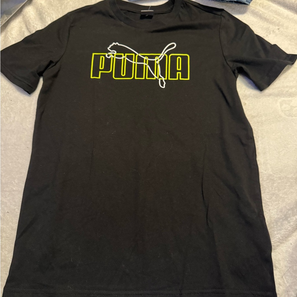 PUMA boys Black T-Shirt